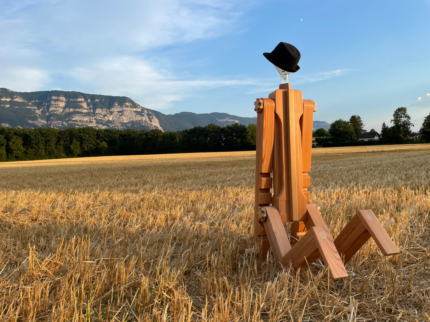 Julio Lux Temporis – Sculpture lumineuse articulée en bois suisse