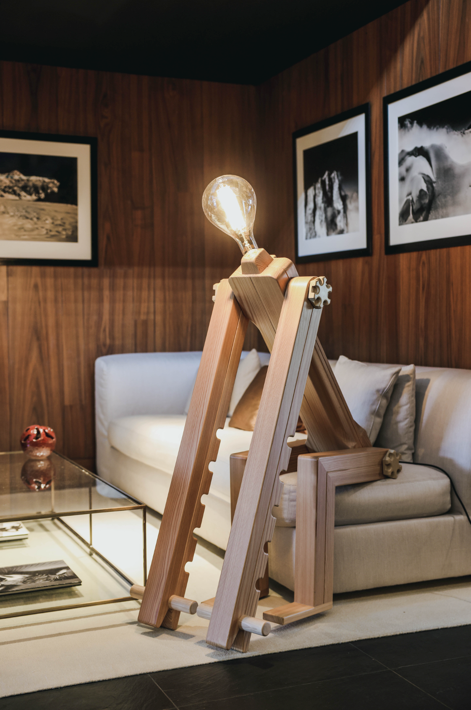 Julio Lux Temporis – Sculpture lumineuse articulée en bois suisse